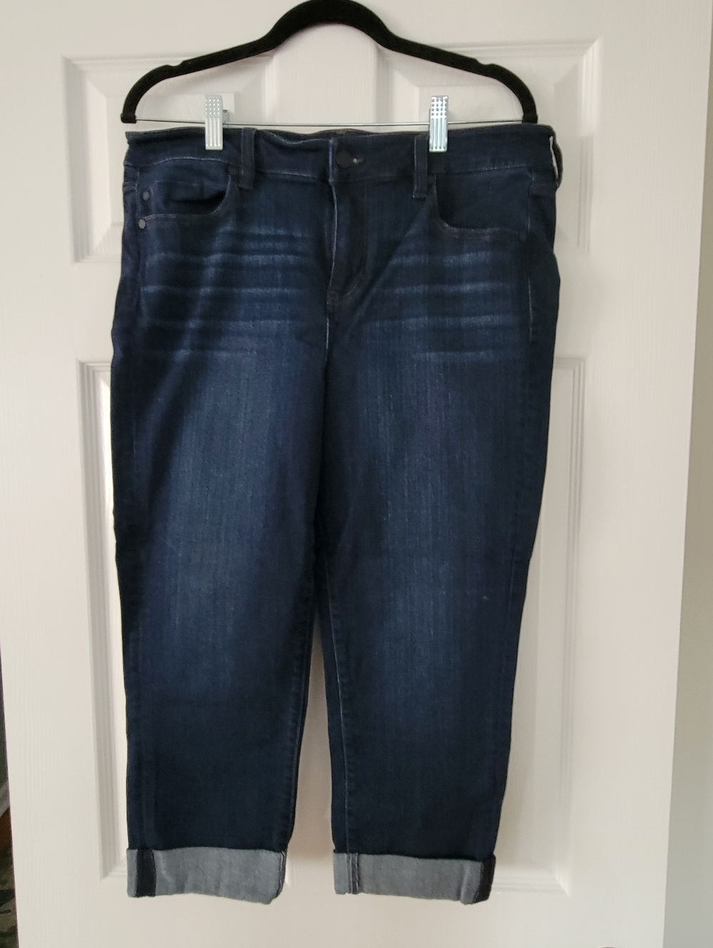 Dark Wash Women's Liverpool "The Crop" Size 14/32 Jeans